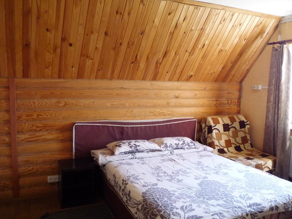 Hotel Restaurant Complex Boyarskiy Dvor Boyarka Exterior photo
